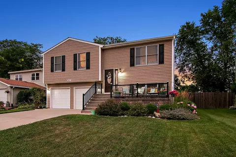 20517 Acorn Ridge Dr S, Frankfort, IL 60423