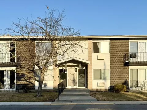 8928 Stevens Dr #1A, Des Plaines, IL 60016
