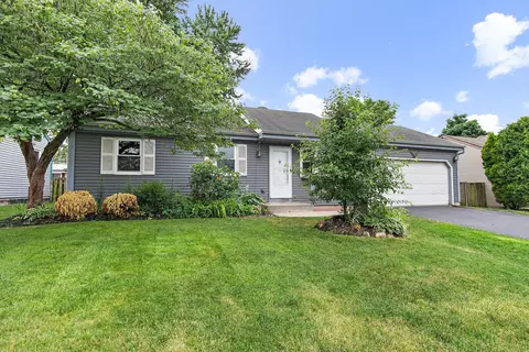 215 Bolz Rd, Carpentersville, IL 60110