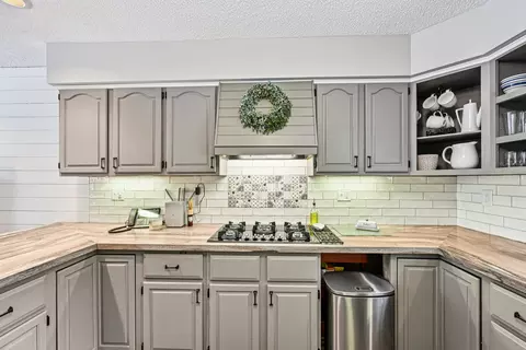 412 E South St, Peotone, IL 60468 photo 17