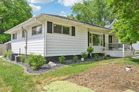 412 E South St, Peotone, IL 60468 photo 2