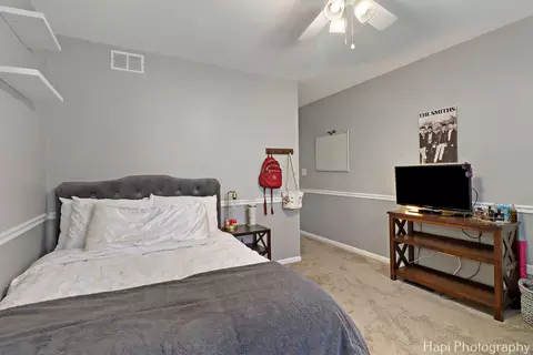 Bedroom - 809 W Sheridan Rd, Mchenry, IL 60051 photo 3 of 6