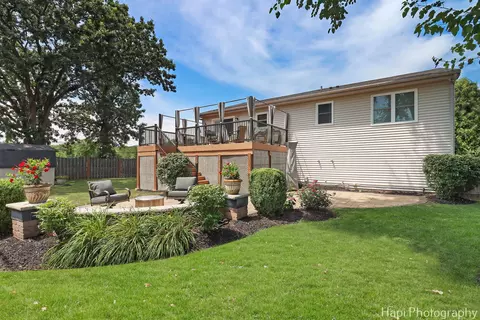 Exterior - 809 W Sheridan Rd, Mchenry, IL 60051 photo 6 of 9