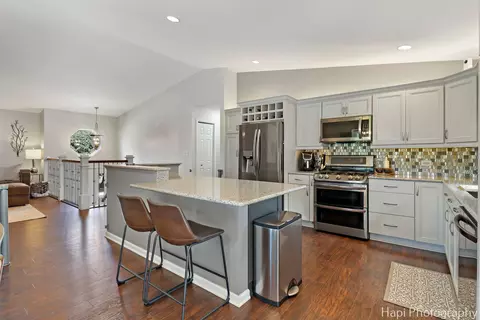 Kitchen - 809 W Sheridan Rd, Mchenry, IL 60051 photo 3 of 5