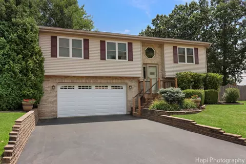 809 W Sheridan Rd, Mchenry, IL 60051