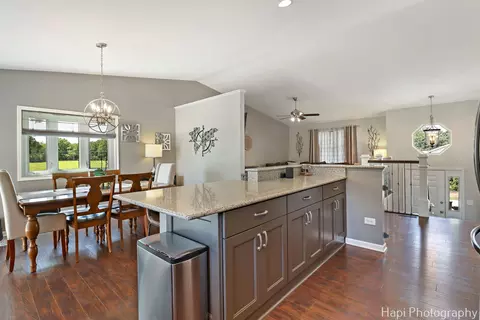 Kitchen - 809 W Sheridan Rd, Mchenry, IL 60051 photo 4 of 5