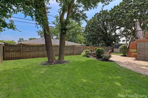 Exterior - 809 W Sheridan Rd, Mchenry, IL 60051 photo 5 of 9