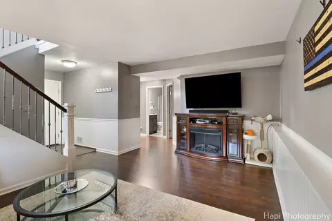 Living - 809 W Sheridan Rd, Mchenry, IL 60051 photo 3 of 3