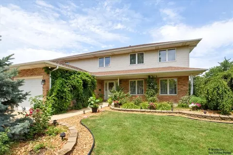 9820 Giles Dr, Mokena, IL 60448