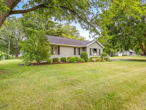 512 S Elida St, Winnebago, IL 61088 photo 5