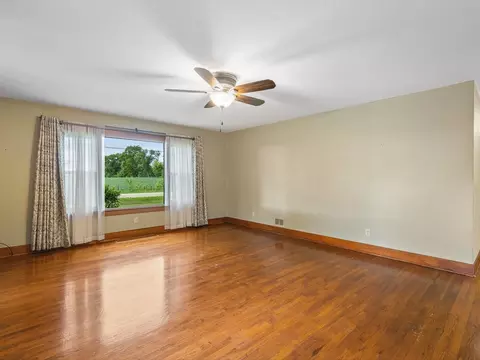 512 S Elida St, Winnebago, IL 61088 photo 8