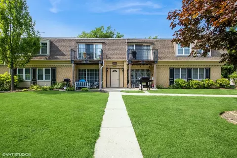 1111 Pleasant Run Dr #905, Wheeling, IL 60090