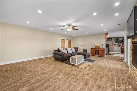 Living - Undisclosed, Mchenry, IL 60051 photo 3 of 6