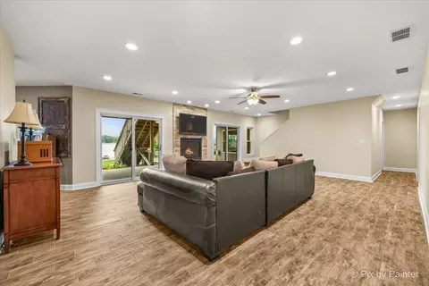 Living - Undisclosed, Mchenry, IL 60051 photo 5 of 6