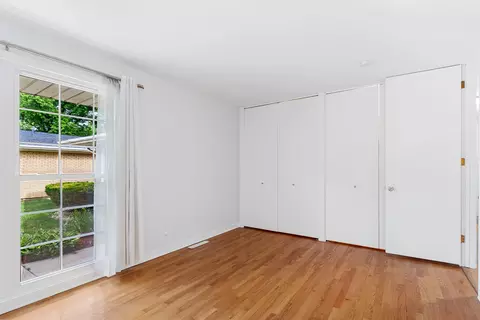 Bedroom - 5475 Adeline Pl, Oak Forest, IL 60452 photo 2 of 5