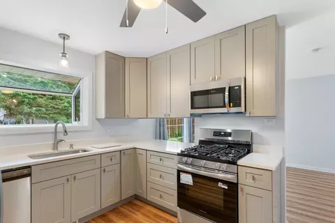 Kitchen - 5475 Adeline Pl, Oak Forest, IL 60452 photo 4 of 4