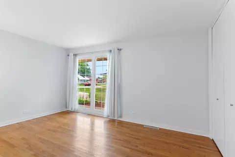 Bedroom - 5475 Adeline Pl, Oak Forest, IL 60452 photo 5 of 5