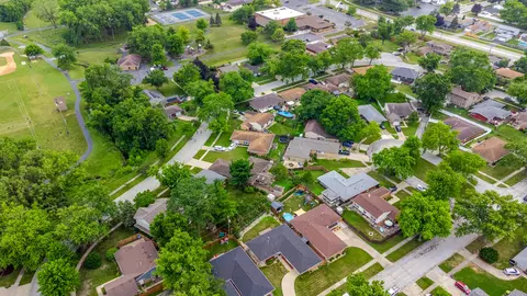 View/Area - 5475 Adeline Pl, Oak Forest, IL 60452 photo 2 of 6