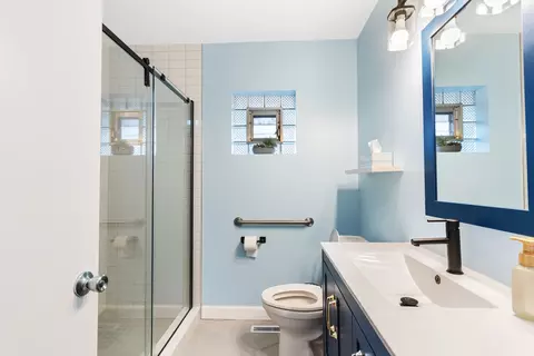 Bath - 5475 Adeline Pl, Oak Forest, IL 60452 photo 1 of 2