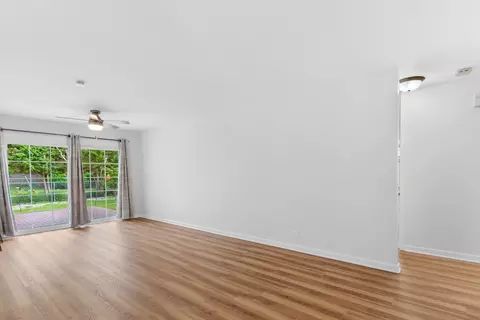 Living - 5475 Adeline Pl, Oak Forest, IL 60452 photo 4 of 6