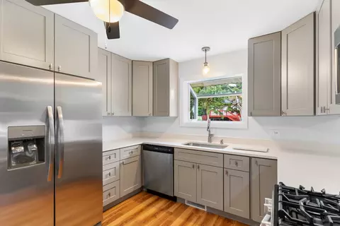 Kitchen - 5475 Adeline Pl, Oak Forest, IL 60452 photo 3 of 4