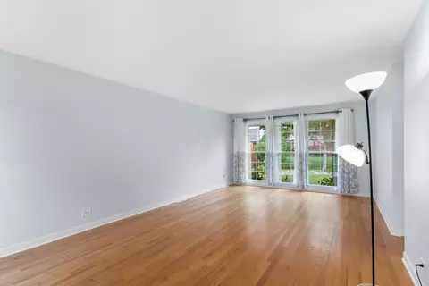 Living - 5475 Adeline Pl, Oak Forest, IL 60452 photo 5 of 6