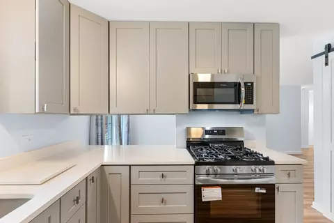 Kitchen - 5475 Adeline Pl, Oak Forest, IL 60452 photo 1 of 4