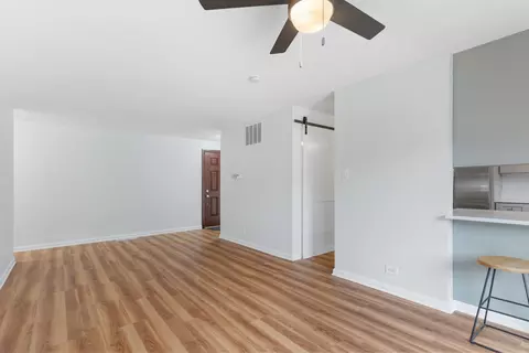 Living - 5475 Adeline Pl, Oak Forest, IL 60452 photo 3 of 6