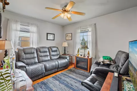 Living - 1516 Atwood Ave, Berkeley, IL 60163 photo 3 of 4