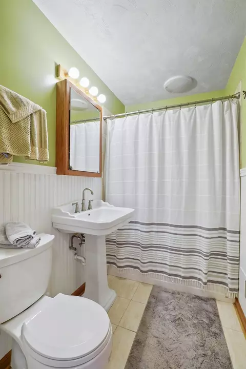 Bath - 1516 Atwood Ave, Berkeley, IL 60163 photo 1 of 2
