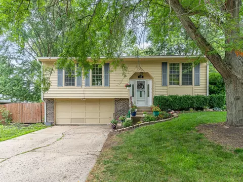 615 S 12th Ave, Saint Charles, IL 60174