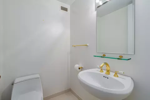 360 E Randolph St #503, Chicago, IL 60601 photo 11