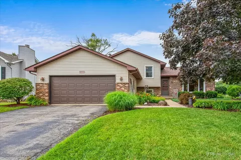 2519 Penn Blvd, Lindenhurst, IL 60046
