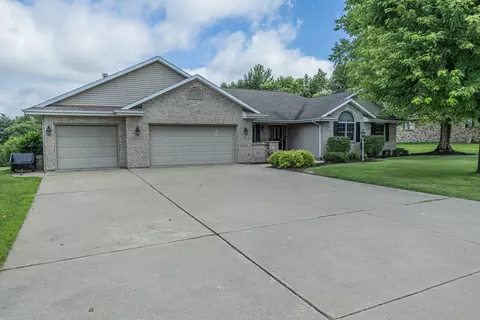 118 N Prairie Dr, Forreston, IL 61030
