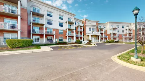 701 W Rand Rd #227, Arlington Heights, IL 60004