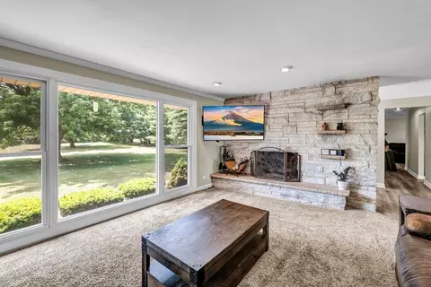 Living - 9822 W Pauling Rd, Monee, IL 60449 photo 2 of 3