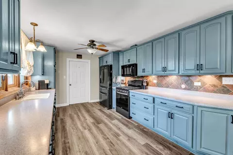 Kitchen - 9822 W Pauling Rd, Monee, IL 60449 photo 3 of 5