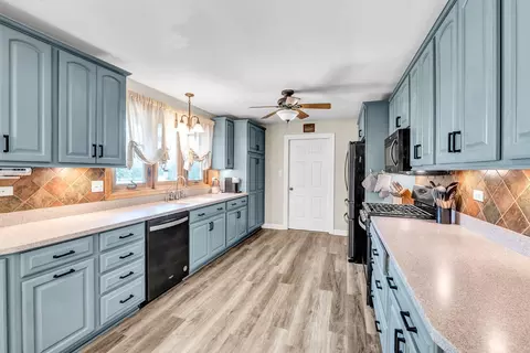 Kitchen - 9822 W Pauling Rd, Monee, IL 60449 photo 2 of 5