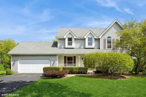 321 Greens View Dr, Algonquin, IL 60102