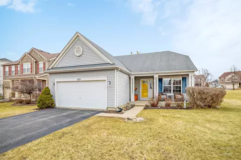 1075 Christine Ln, Antioch, IL 60002