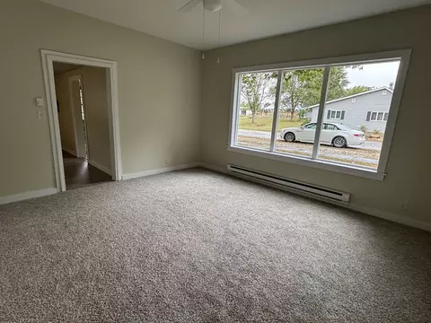 107 W Weldon St, Roberts, IL 60962 photo 6