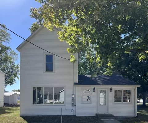 107 W Weldon St, Roberts, IL 60962