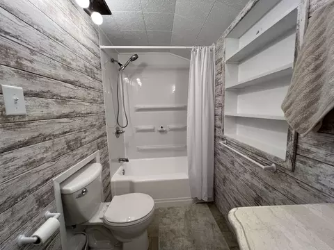 107 W Weldon St, Roberts, IL 60962 photo 11