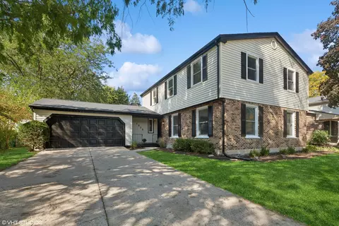 1525 Chickasaw Dr, Naperville, IL 60563