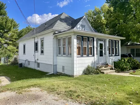 1407 Pulaski St, Peru, IL 61354