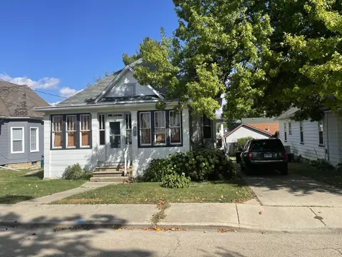 1407 Pulaski St, Peru, IL 61354 photo 2
