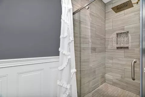 Bath - 804 E Jackson St, Morris, IL 60450 photo 1 of 3