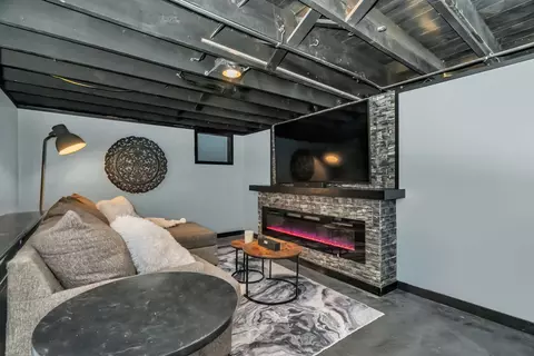 Living - 804 E Jackson St, Morris, IL 60450 photo 3 of 4