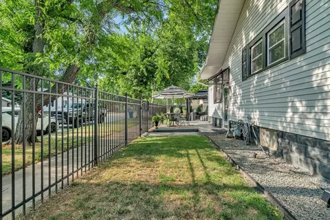 Exterior - 804 E Jackson St, Morris, IL 60450 photo 6 of 7