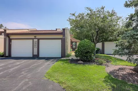 4 Sweetwood Ct, Indian Head Park, IL 60525